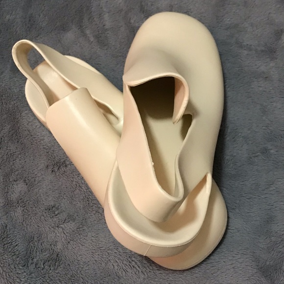 NEW round toe rubber sling back - Picture 3 of 5